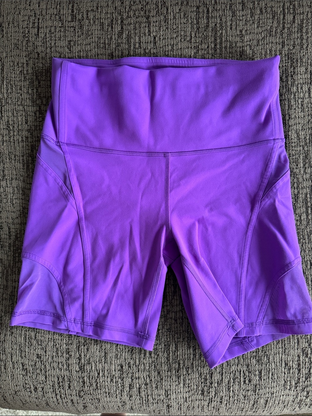 Lululemon Women Size 6 Wunder Train Mesh Panel High-Rise Short 6" Atomic Purple